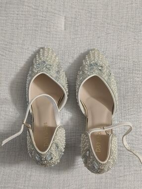 Elegant Embroidered Heeled Ethnic Shoes | Off-White | Wedding Wear